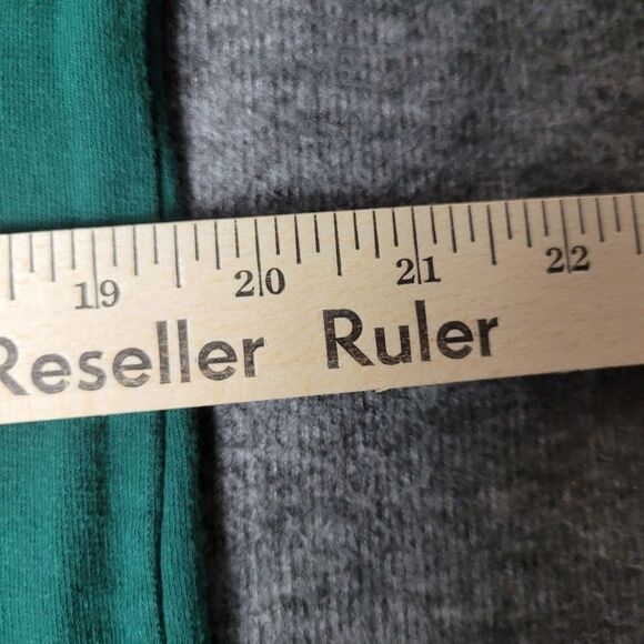 Peloton Embroidered Sweatshirt Women's Size M Green Crewneck USA Made - Picture 6 of 7